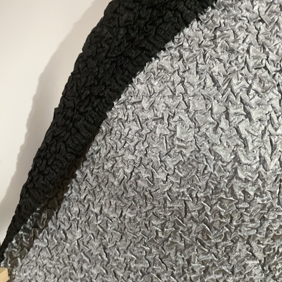 Super stretchy double sided hooded vest - Picture 6 of 9